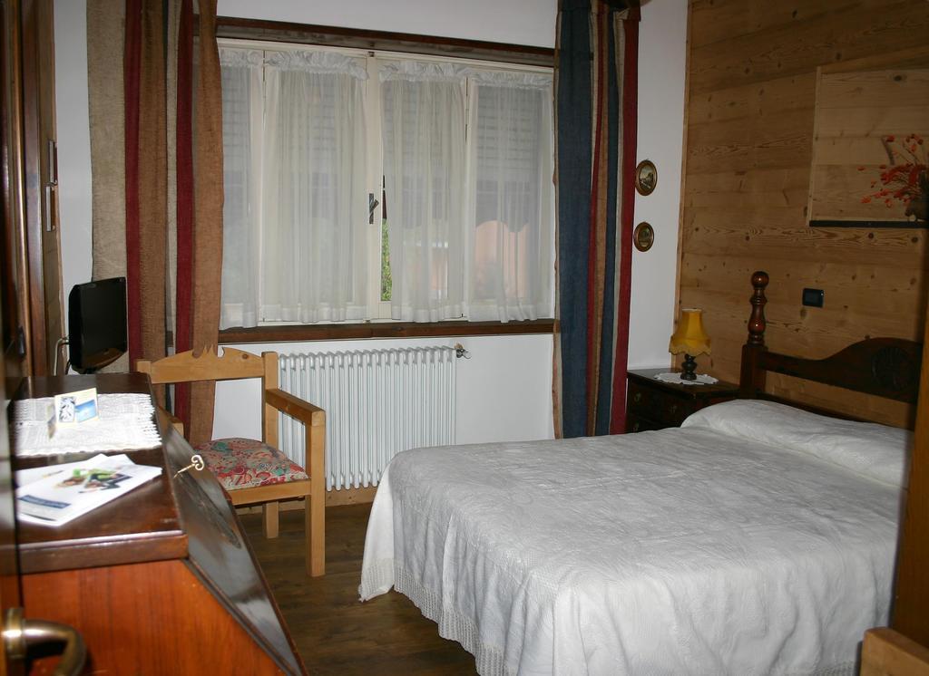 Albergo Martinet Vernante Rum bild
